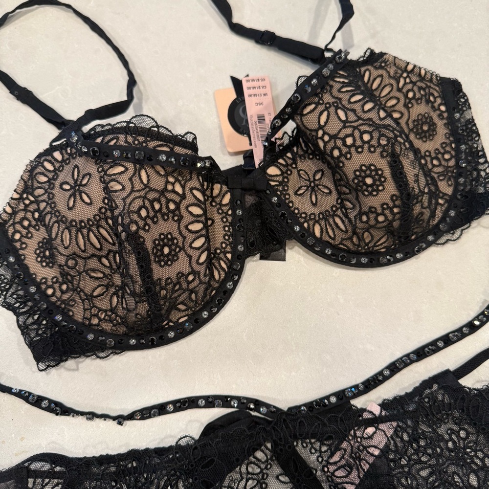Victoria's Secret Designer Swarovski Crystal Black Lace Bra & Panty Set - Picture 4 of 15